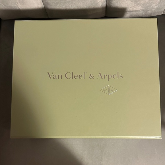 Van Cleef & Arpels Jewelry - Van Cleef & Arpels Sage Green Box